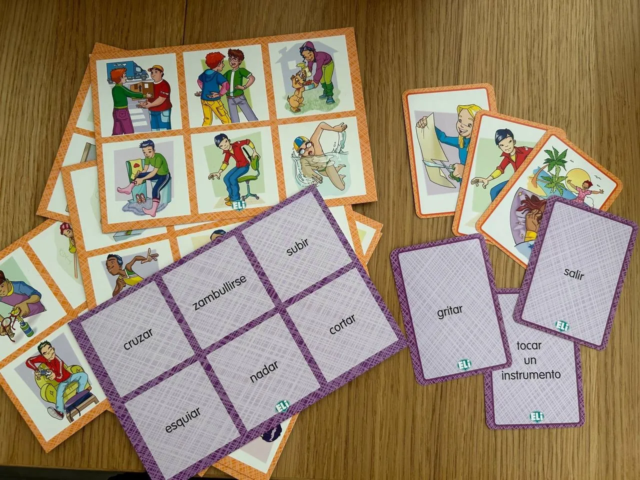 Le carte di El bingo de los verbos: verbi in spagnolo e illustrazioni delle azioni